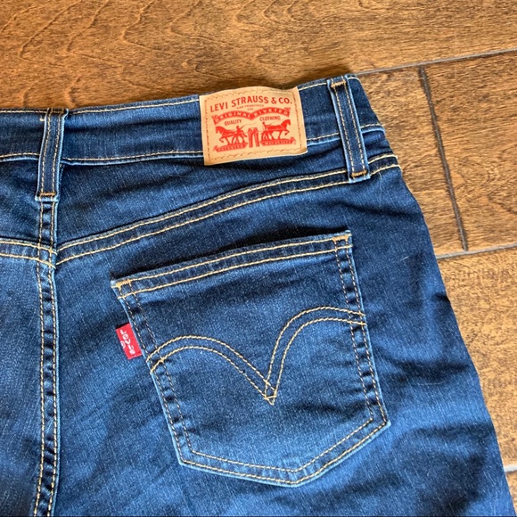 Levi’s Dark Wash Jean Shorts, 28 EUC - Picture 4 of 5